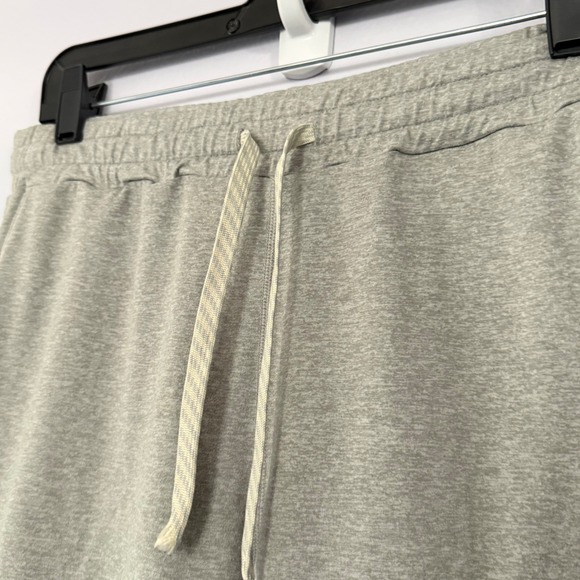 Vuori Womens Performance Jogger Sweatpants in Pale Gray Heather - Medium - Picture 4 of 6